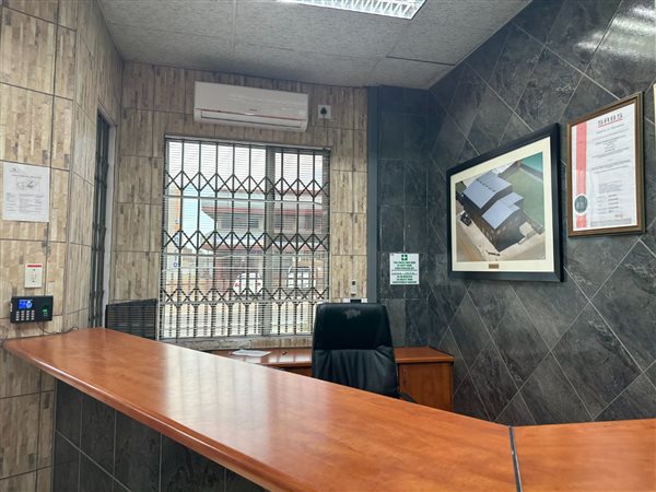 1087  m² Commercial space in Witbank Central