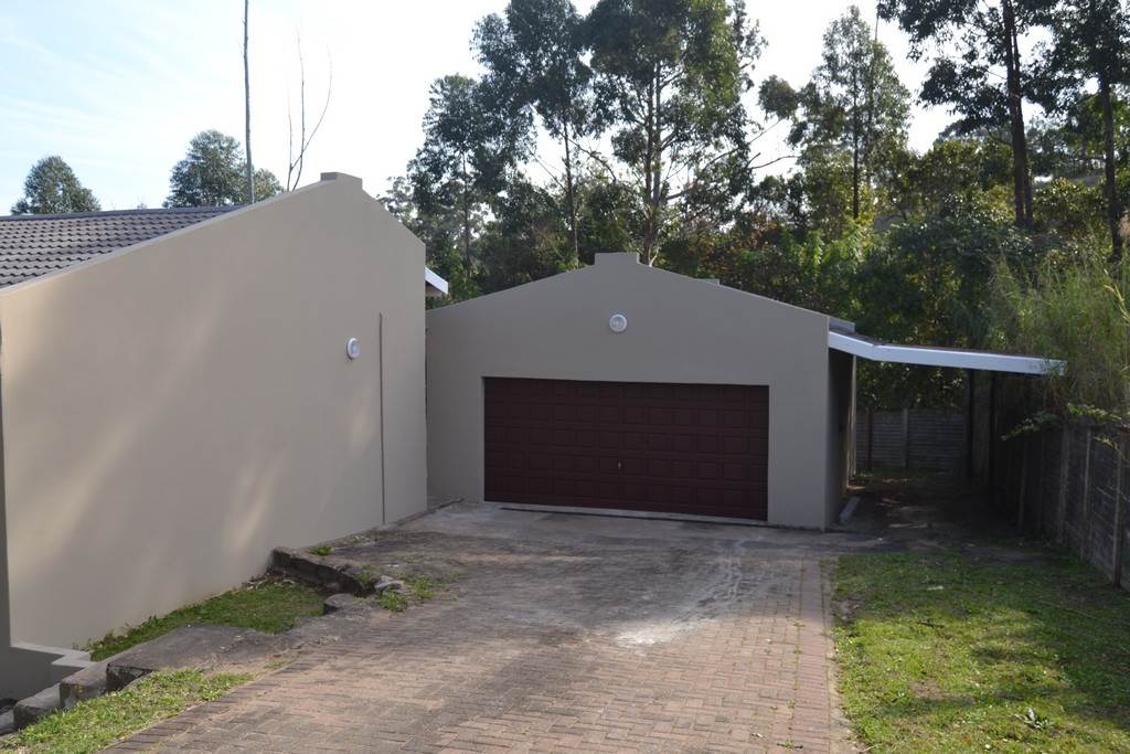 4 Bed House in Uvongo photo number 2
