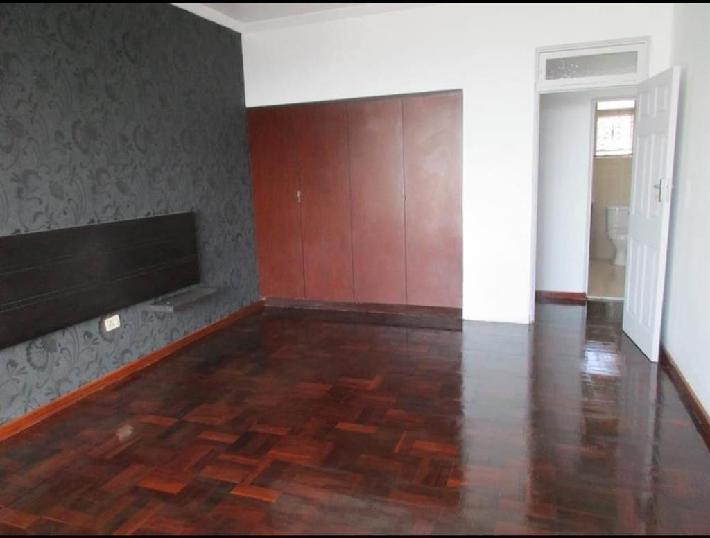 1 Bed Apartment in Bulwer photo number 5
