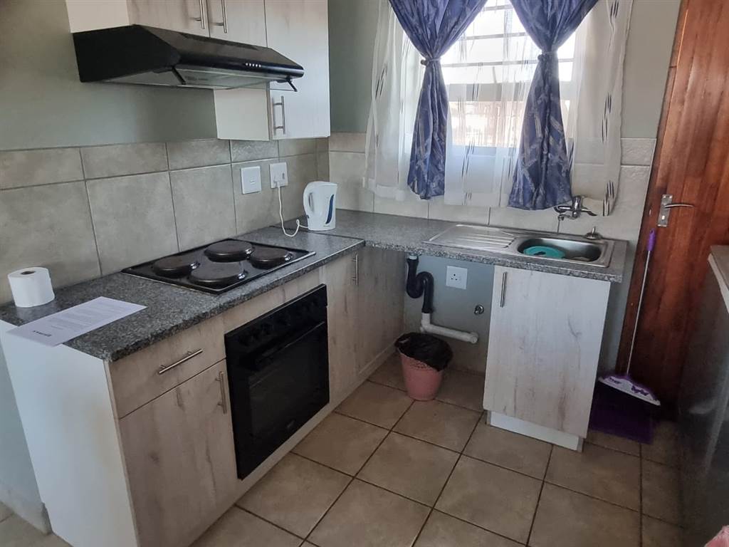 2 Bed House in Mangaung photo number 3