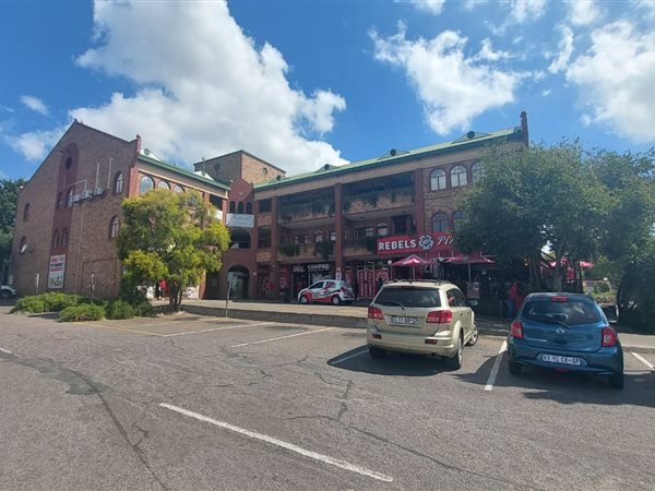 130  m² Commercial space in Lyttelton Manor