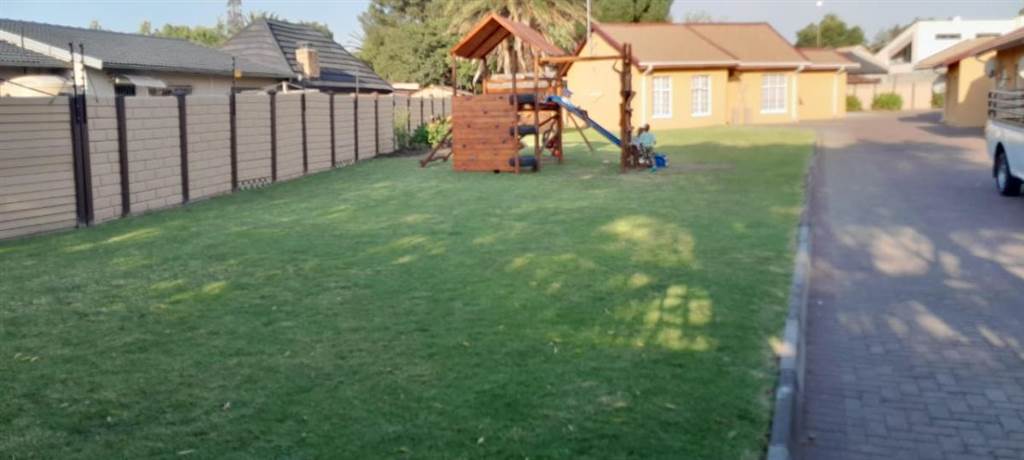 2 Bed Townhouse in Secunda photo number 19