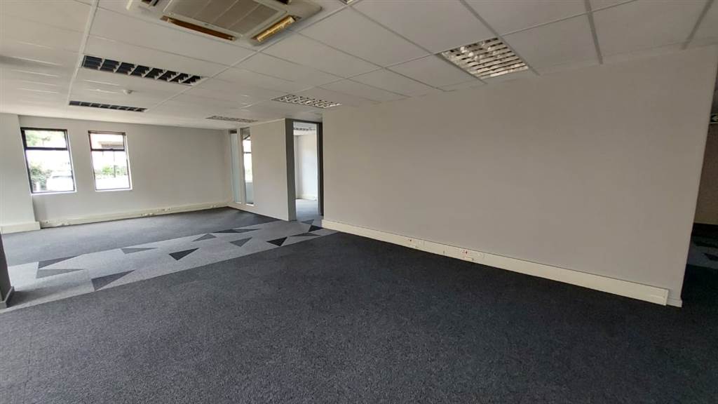 407  m² Commercial space in Route 21 Business Park photo number 9
