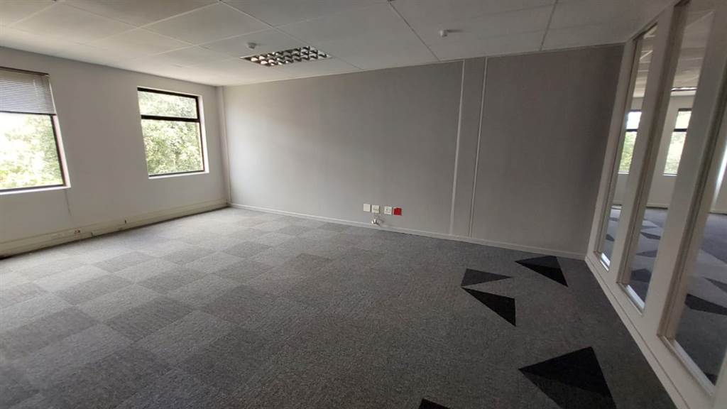 407  m² Commercial space in Route 21 Business Park photo number 14
