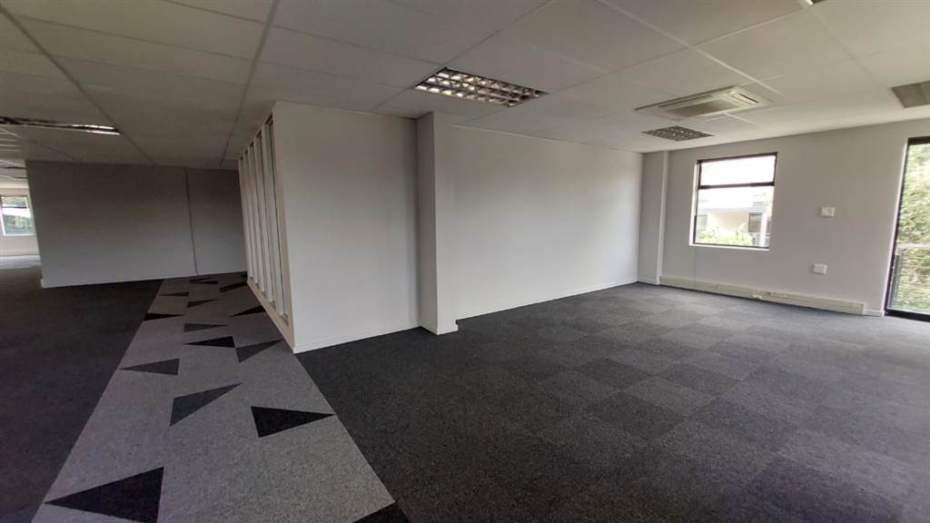 407  m² Commercial space in Route 21 Business Park photo number 5