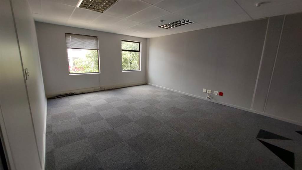 407  m² Commercial space in Route 21 Business Park photo number 15