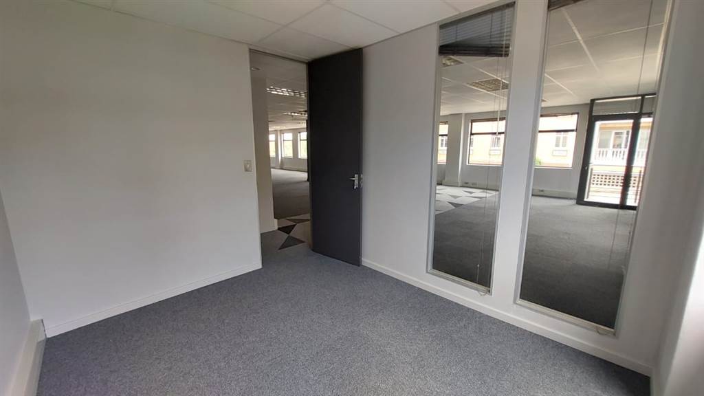 407  m² Commercial space in Route 21 Business Park photo number 13