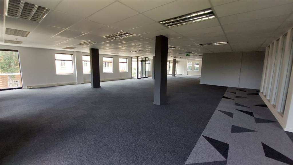 407  m² Commercial space in Route 21 Business Park photo number 3
