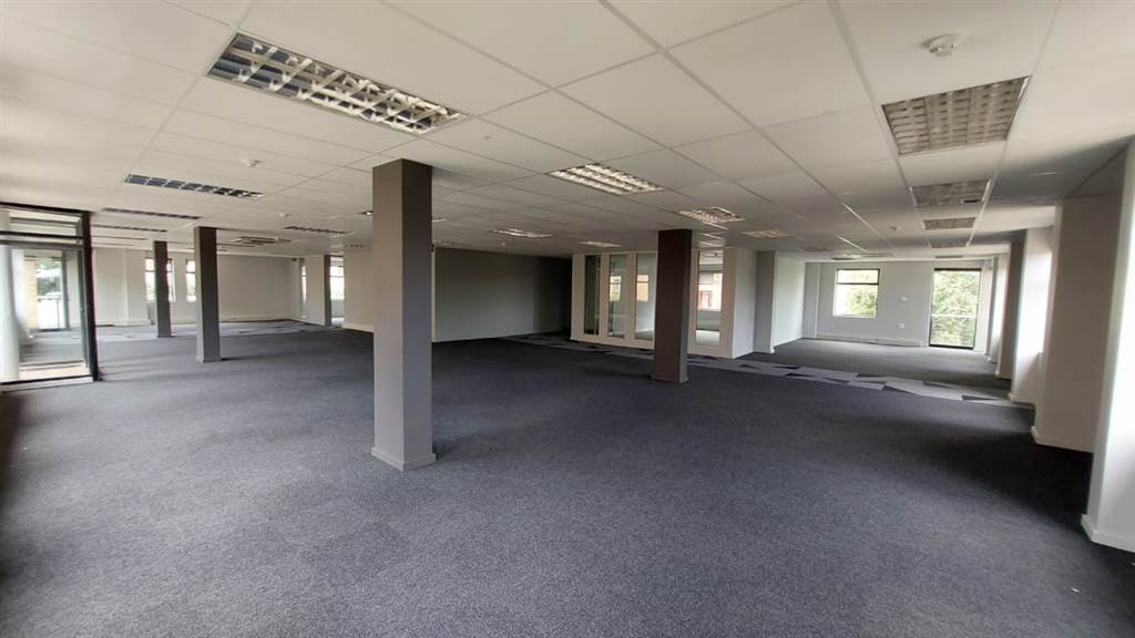 407  m² Commercial space in Route 21 Business Park photo number 2