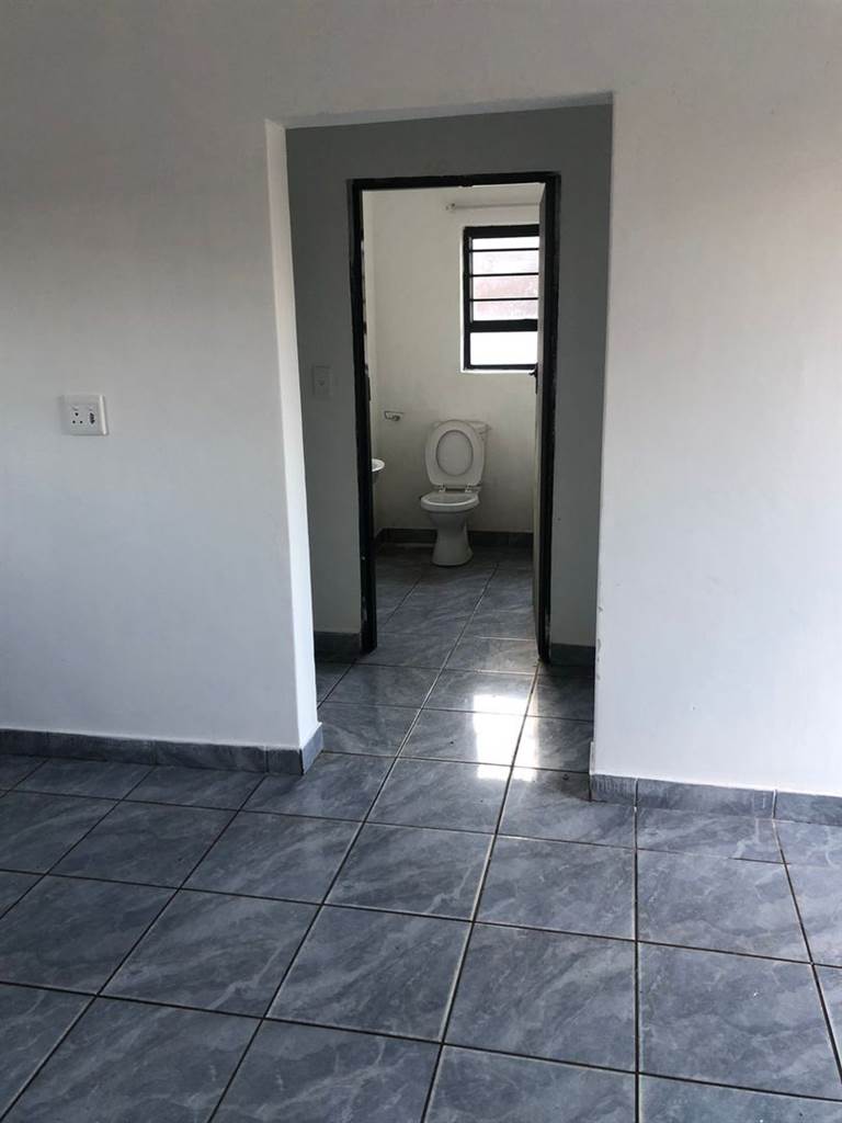 2 Bed Simplex in Ikageng photo number 11