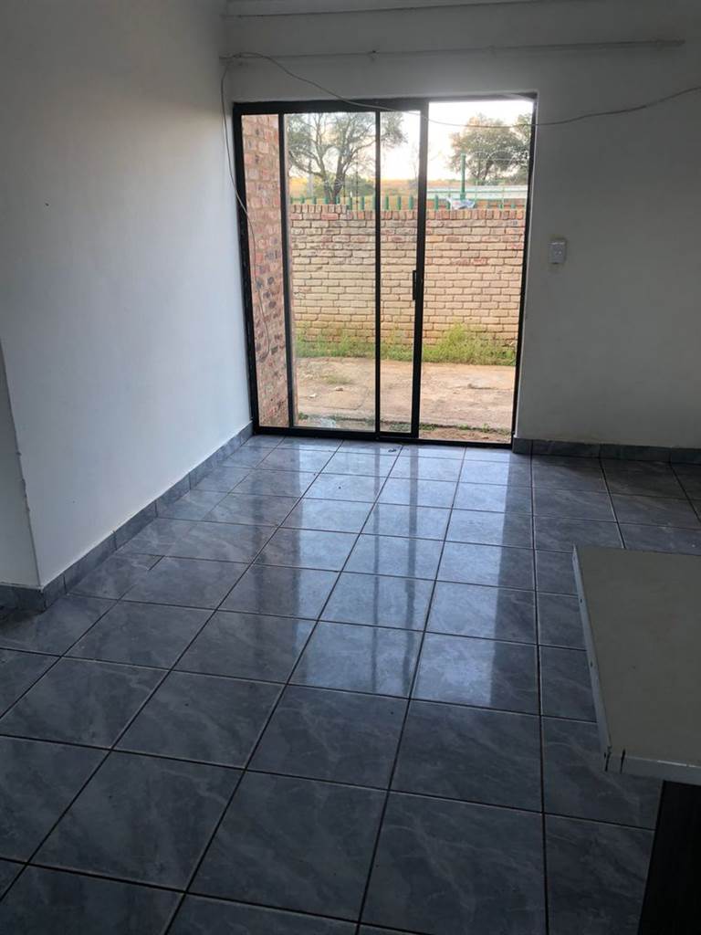 2 Bed Simplex in Ikageng photo number 13