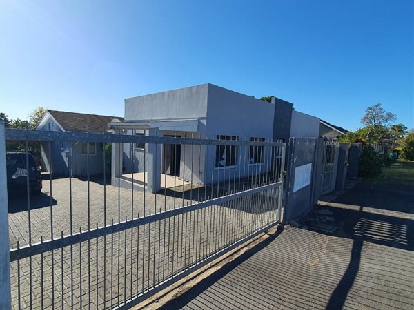 Commercial space in Beacon Bay