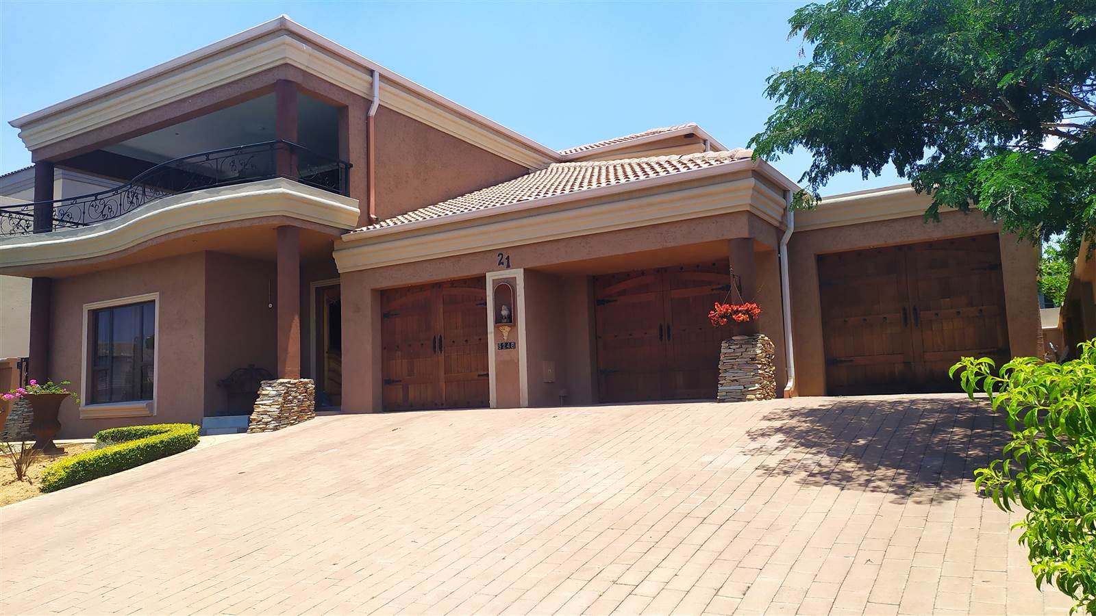 3 Bed House in Blue Valley Golf Estate photo number 1