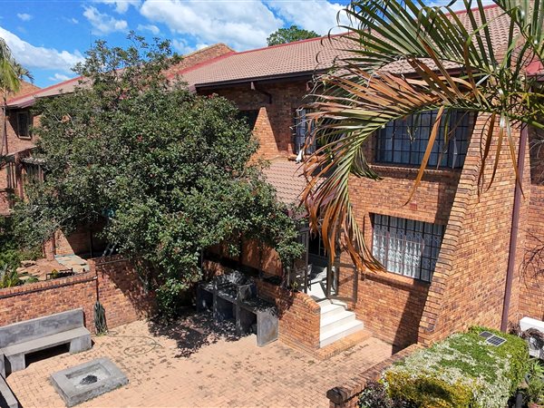 4 Bedroom Townhouse 4 Bedroom Townhouse