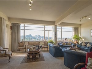3 Bed Apartment in Fairway