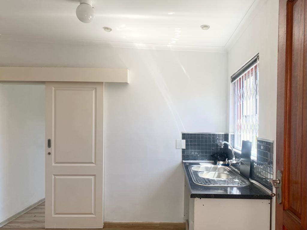 6 Bed House in Wynberg photo number 23