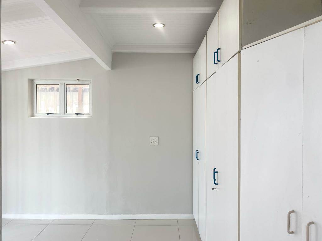 6 Bed House in Wynberg photo number 13