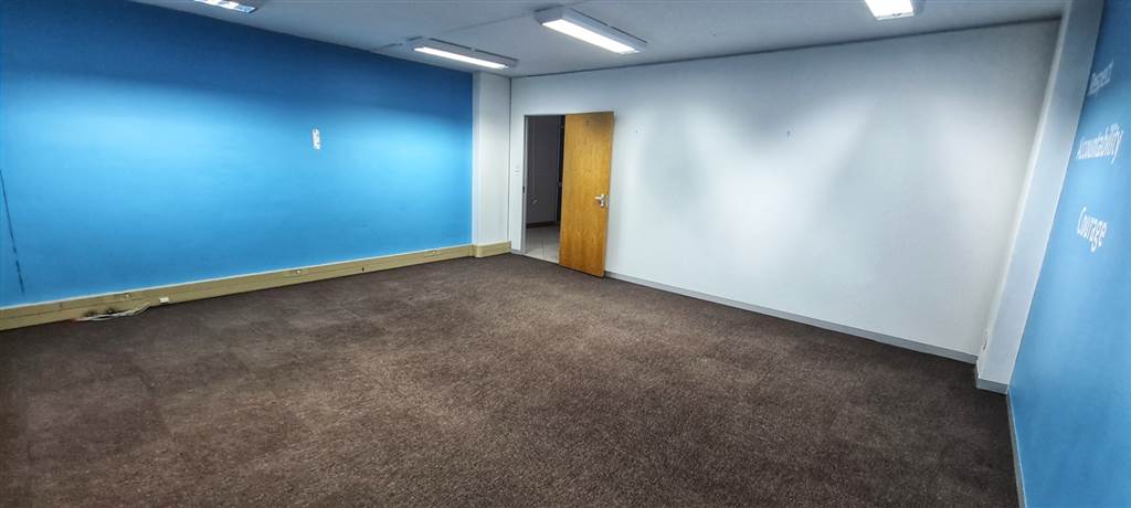 41  m² Office Space in Rietfontein photo number 2