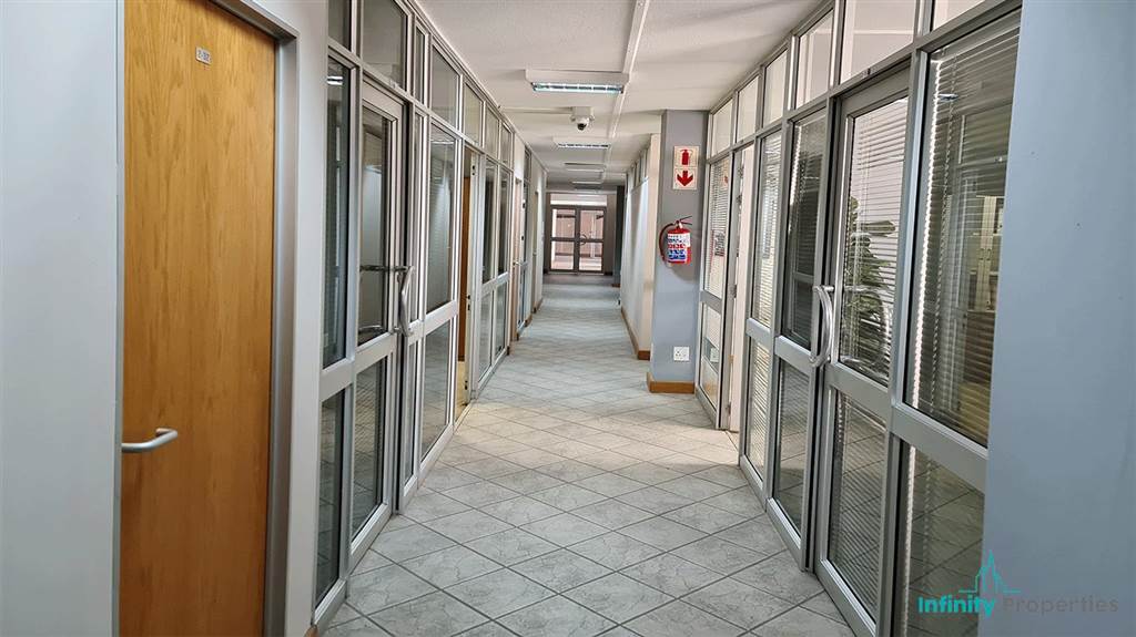 41  m² Office Space in Rietfontein photo number 4