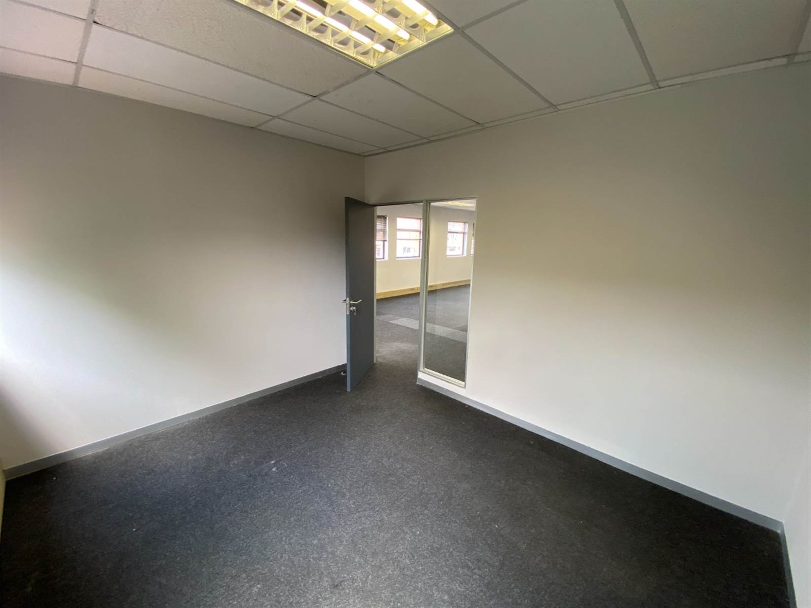 101  m² Office Space in Faerie Glen photo number 10