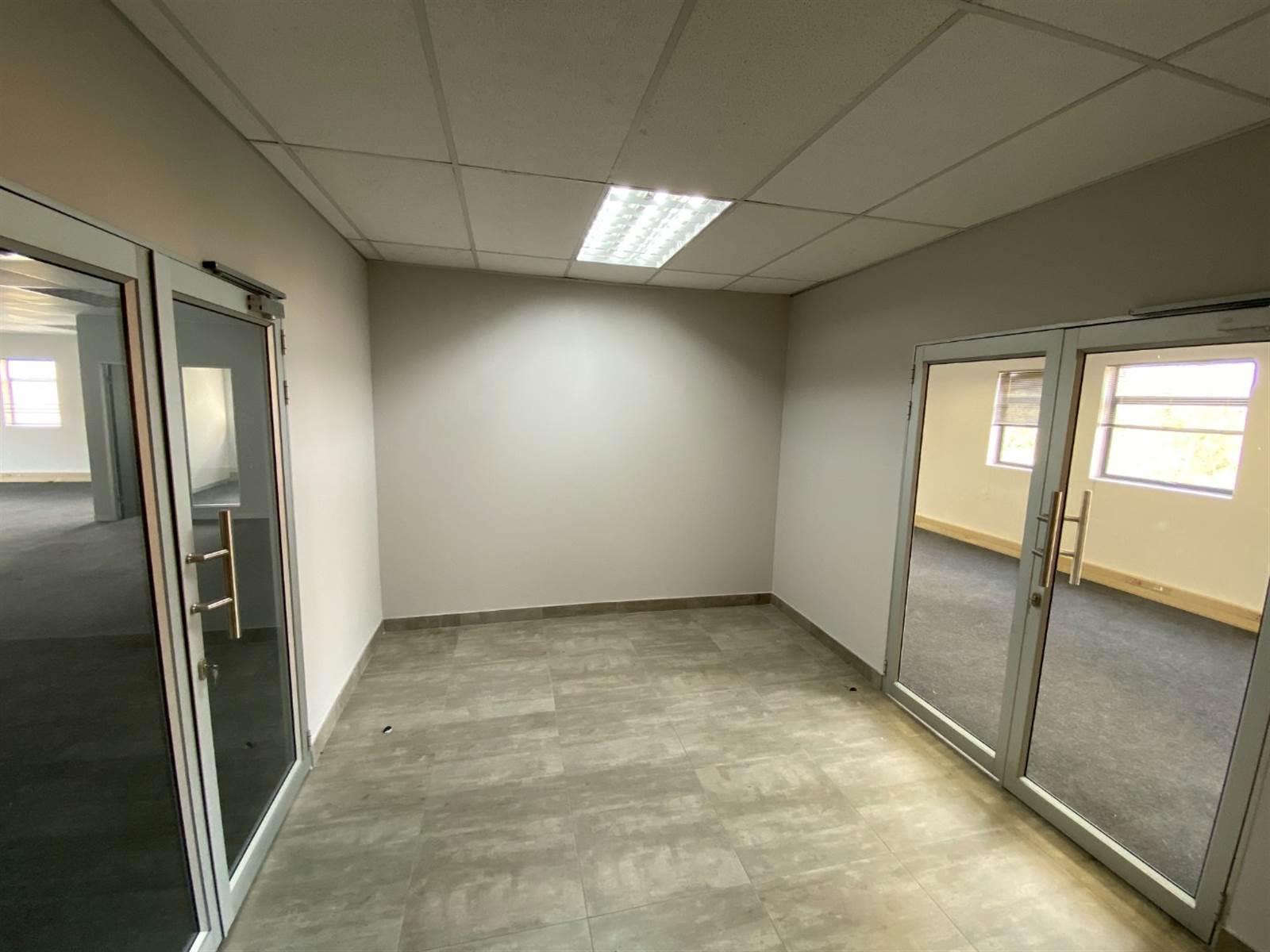 101  m² Office Space in Faerie Glen photo number 3