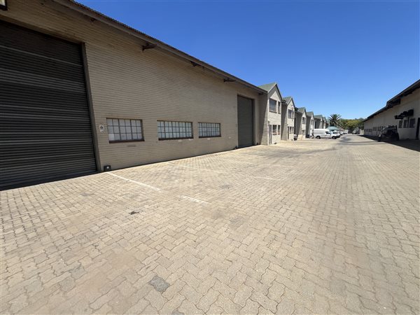 909  m² Industrial space