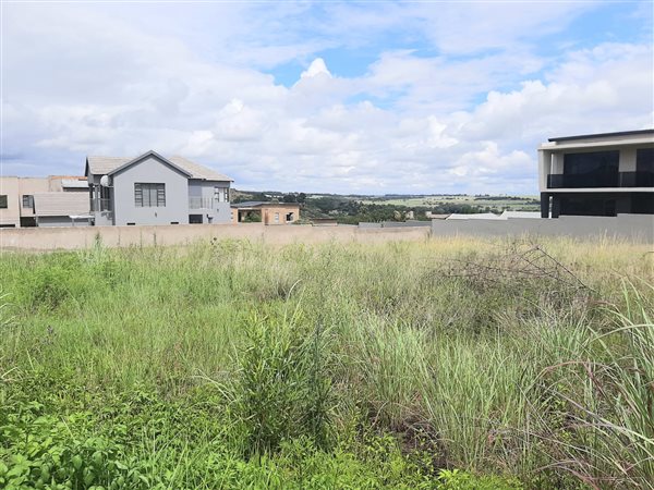 1 233 m² Land