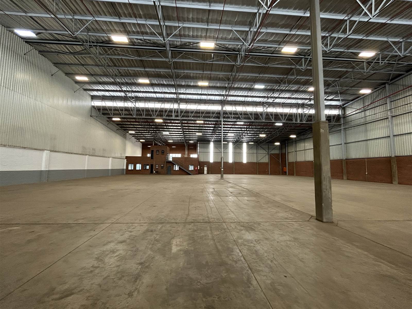 2948  m² Industrial space in Pomona photo number 2