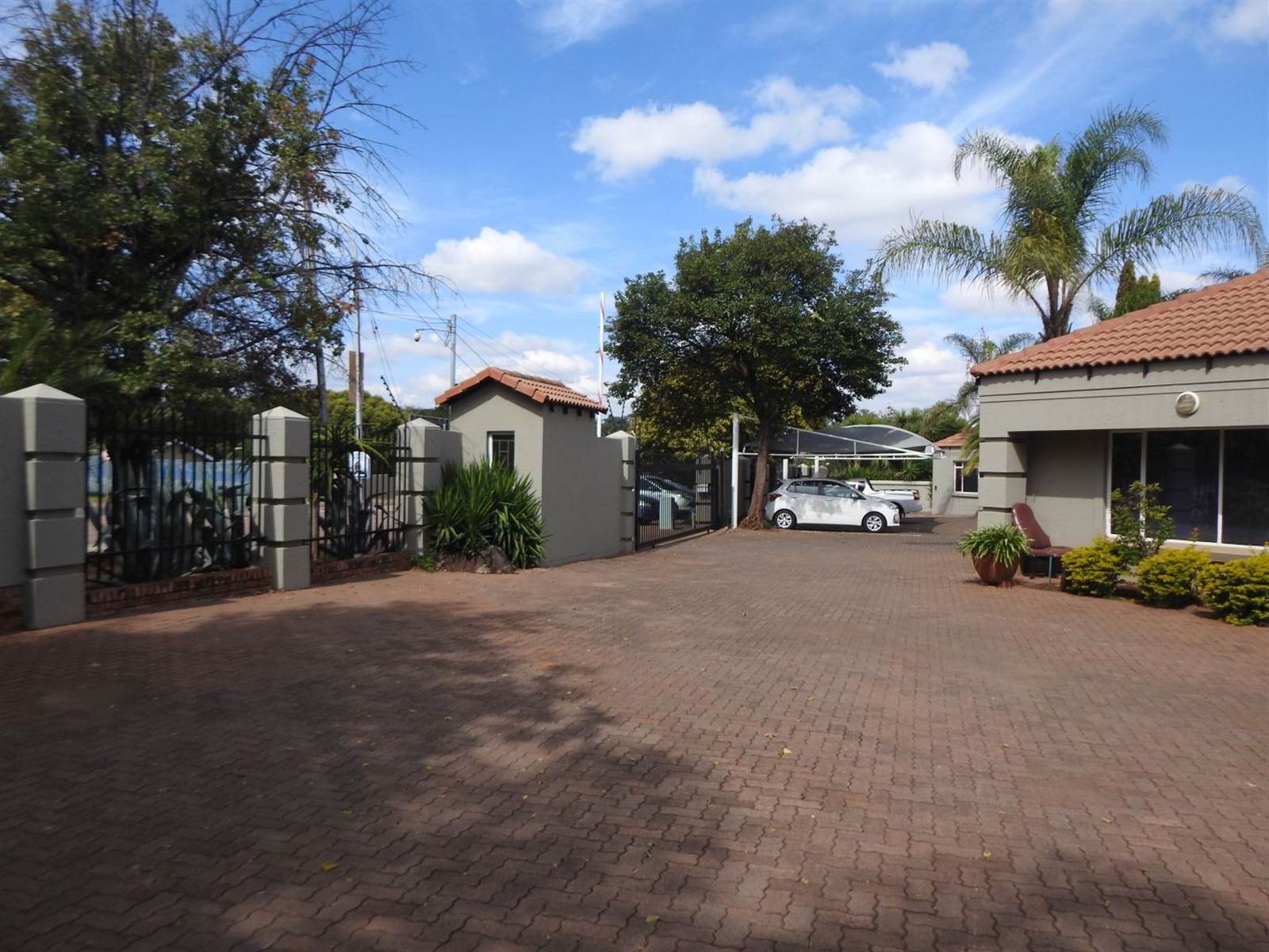 188  m² Office Space in Doringkloof photo number 2