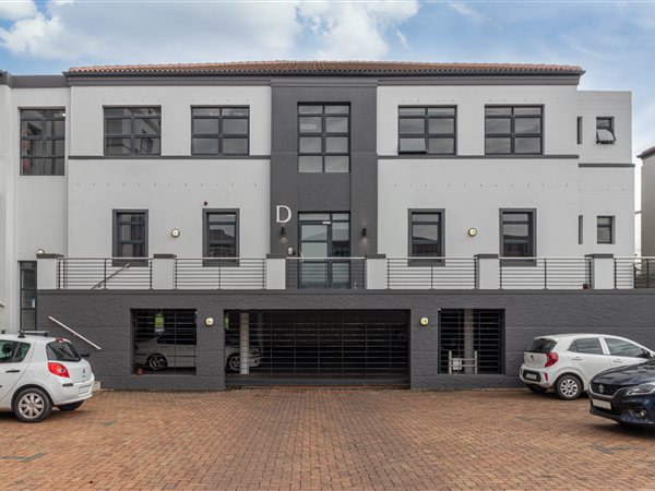 211  m² Commercial space
