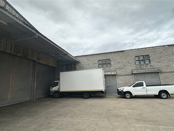 1 200  m² Industrial space