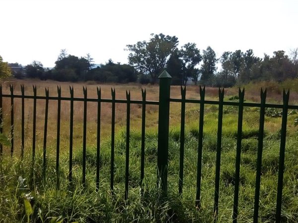 1032 m² Land available in Ladybrand