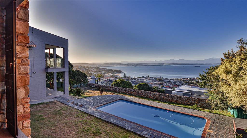 4 Bed House in Mossel Bay Central photo number 19