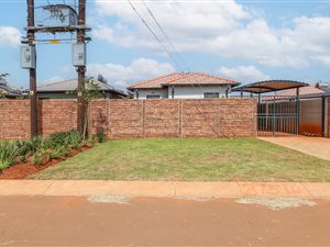 House in Protea Glen