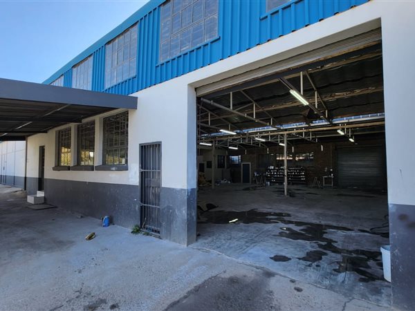 305  m² Industrial space