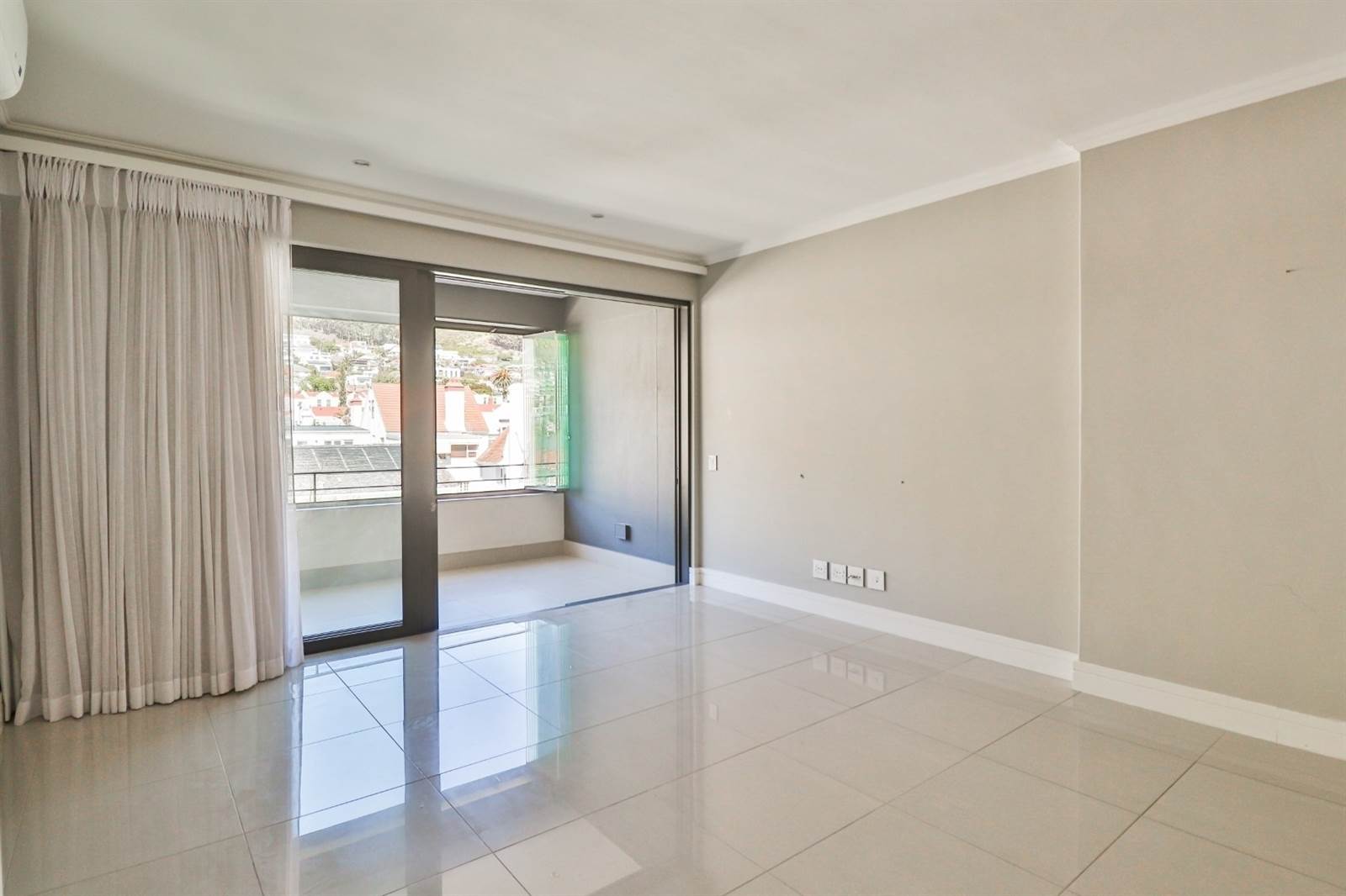 2 Bed Apartment in Fresnaye photo number 3