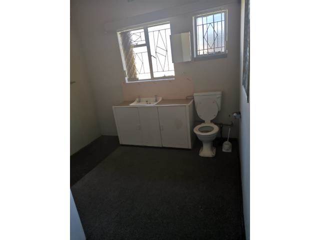 300  m² Office Space in Witbank Central photo number 12