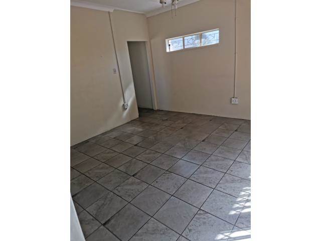 300  m² Office Space in Witbank Central photo number 9