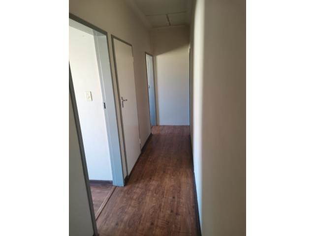 300  m² Office Space in Witbank Central photo number 7
