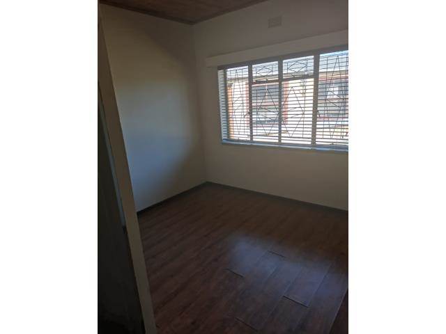 300  m² Office Space in Witbank Central photo number 5