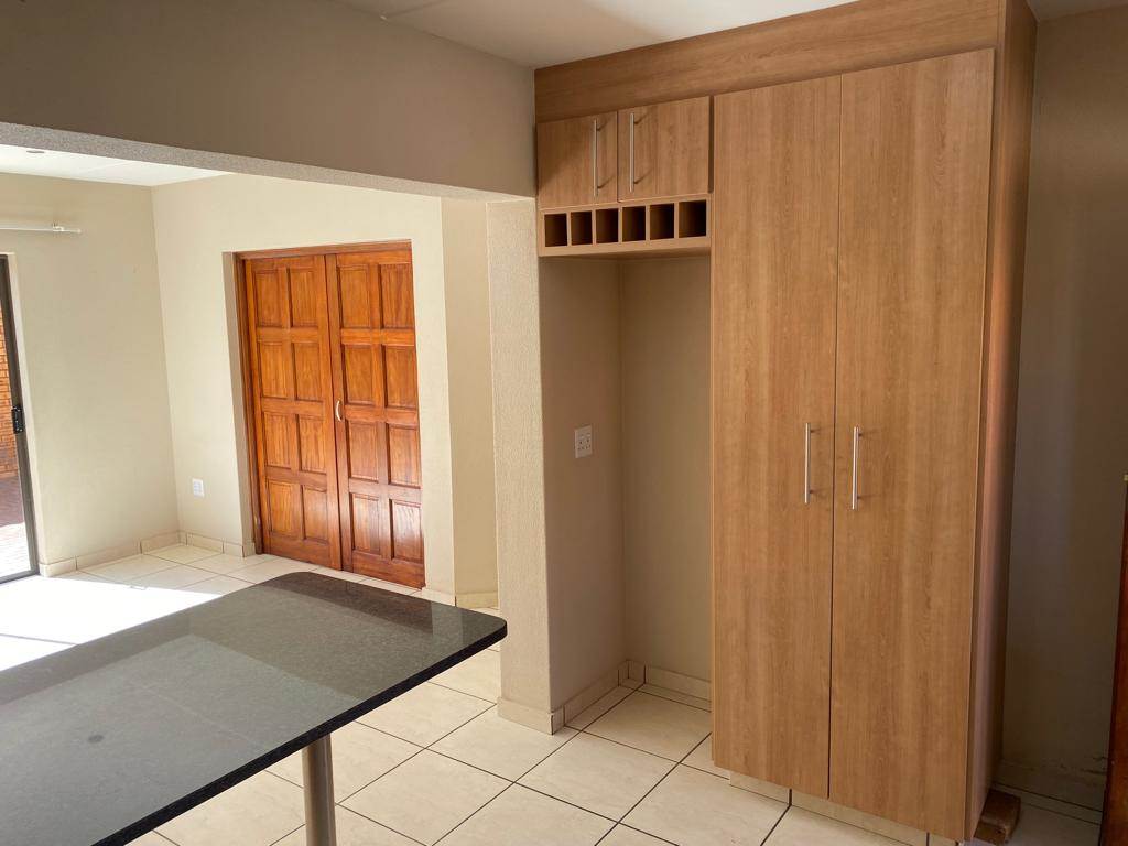 20 Bed Apartment in Fochville photo number 8