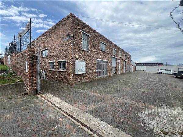 802  m² Industrial space