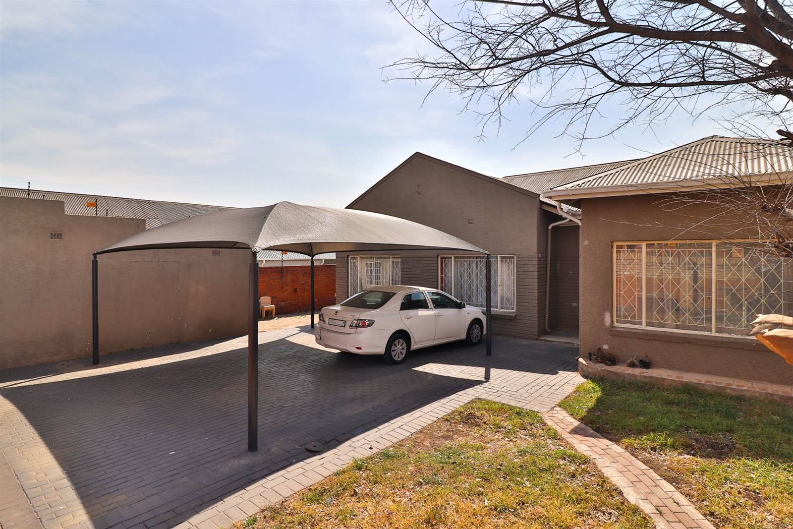 3 Bed House in Turffontein photo number 4