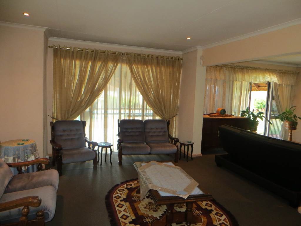 3 Bed House in Carletonville photo number 7