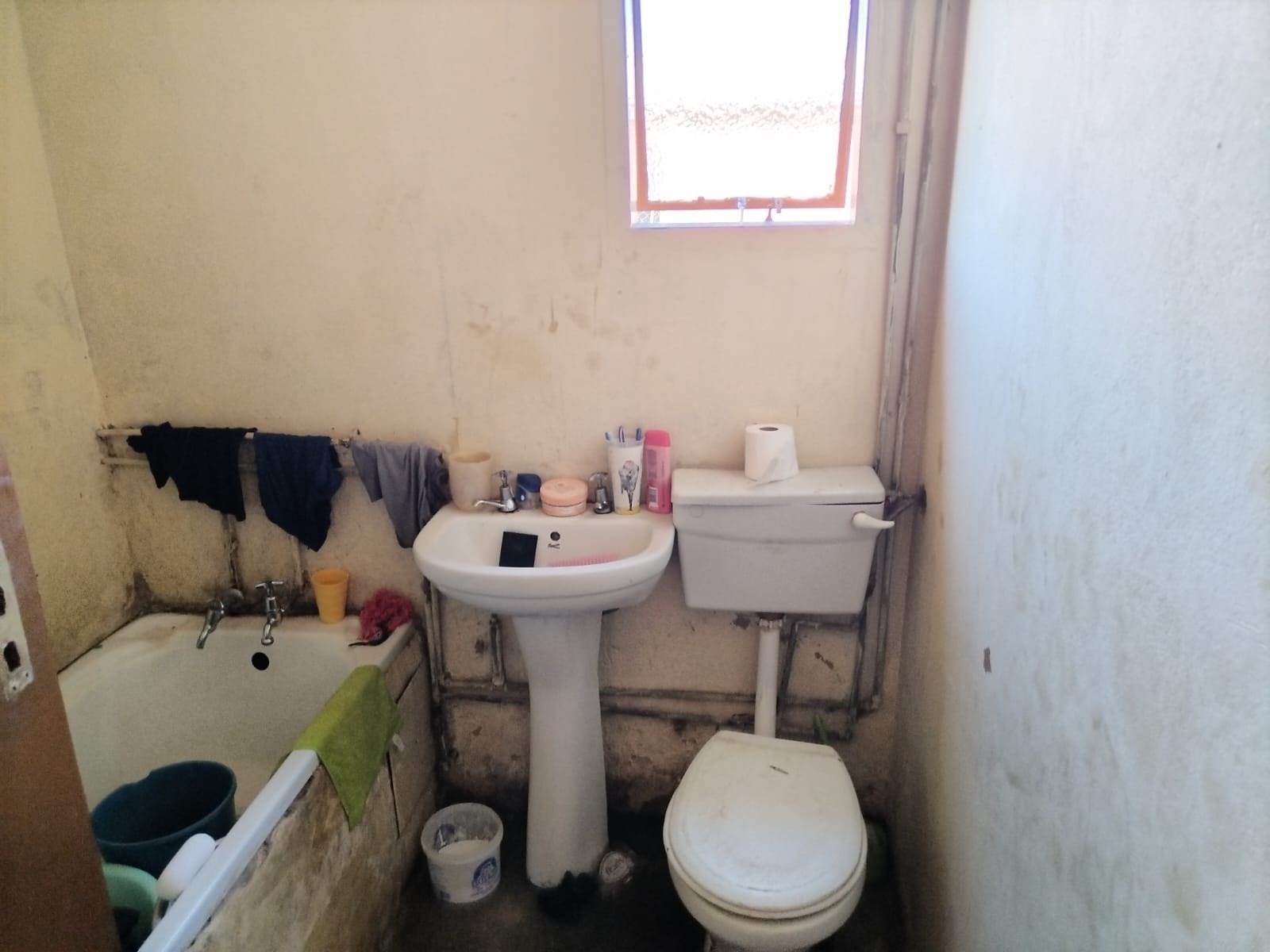 2 Bed House in Orange Farm photo number 8