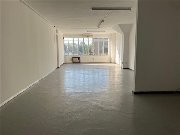 84  m² Commercial space in Stamford Hill
