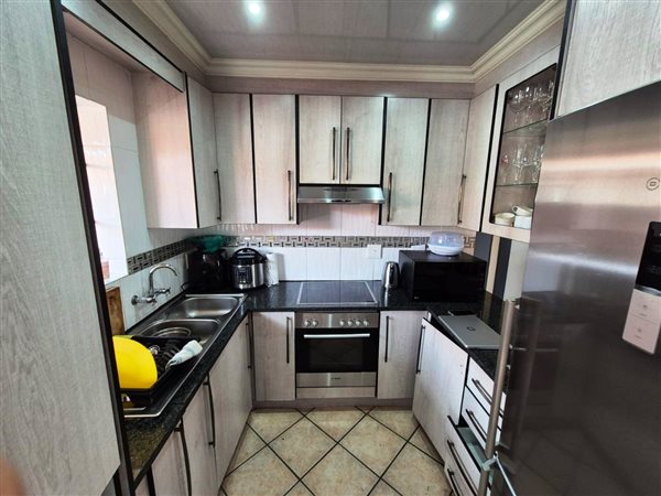 3 Bedroom Townhouse 3 Bedroom Townhouse