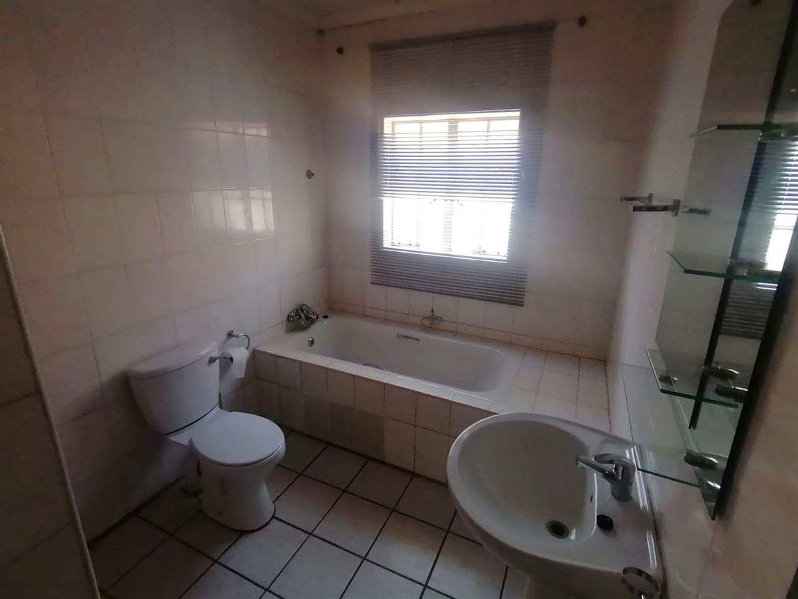 2 Bed Townhouse in Secunda photo number 11