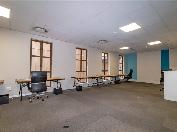 560  m² Office Space in Rosebank