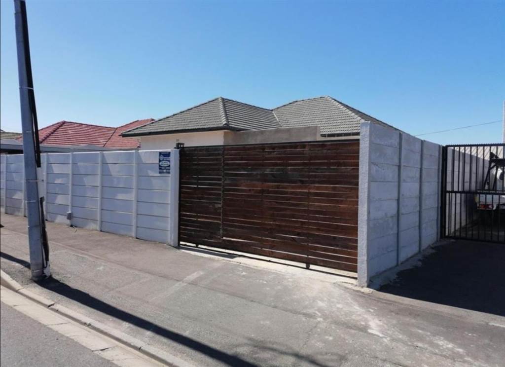 250  m² Commercial space in Parow Valley photo number 1